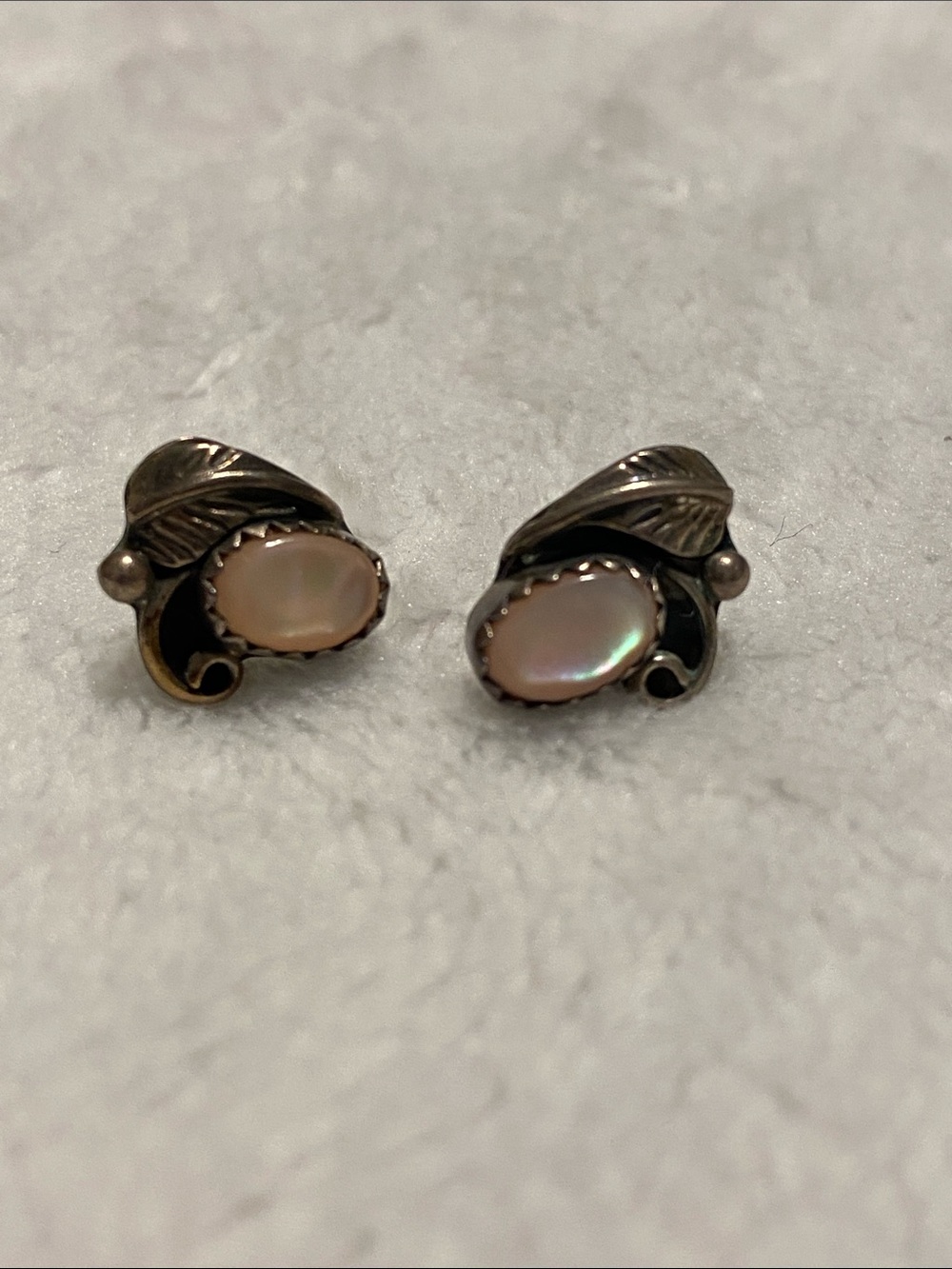 Vintage silver Leaf Stud Earrings with Pink mother of pearl Cabochon